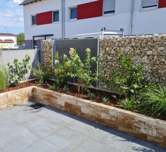 Pflasterarbeiten und Hochbeetanlage